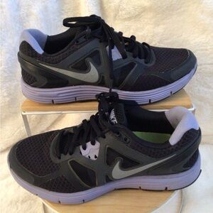 Nike Women's Black and Purple Athletic Shoes